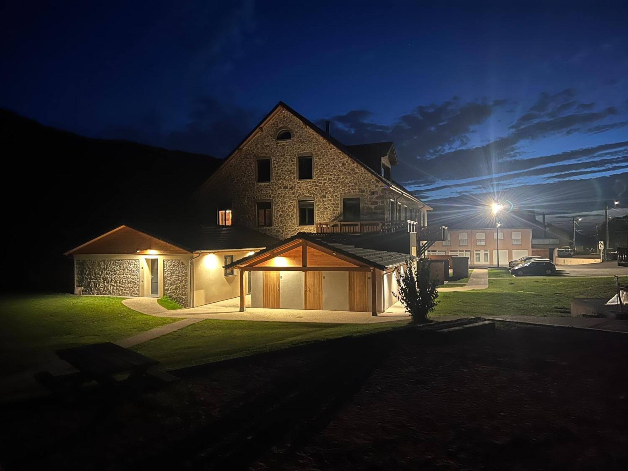 Gite Roche Des Ducs Avec Piscine Toute L'Annee, Spa, Sauna, Hammam Rochesson Luaran gambar